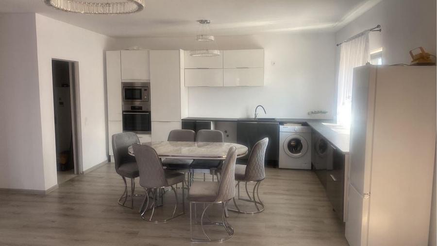 Casă cu 4 camere cu Teren 450 Mp în Stupini