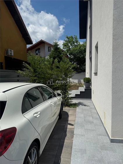 Casă cu 5 camere cu Teren 400 Mp în Dobroești