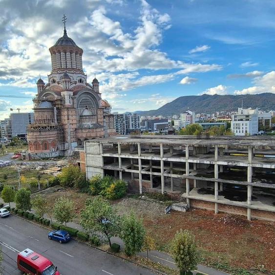 Apartament cu 3 camere decomandat în Central