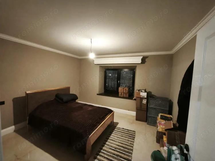 Casă cu 8 camere cu Teren 750 Mp în Central