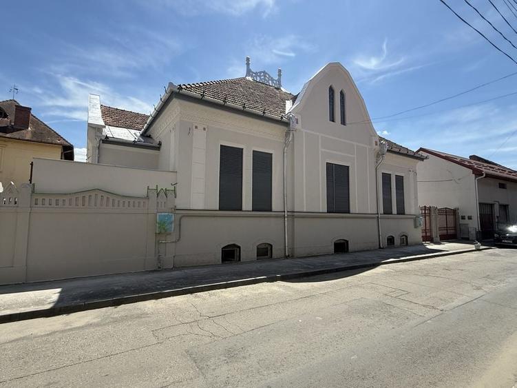 Spațiu comercial, de 360 mp, în Central
