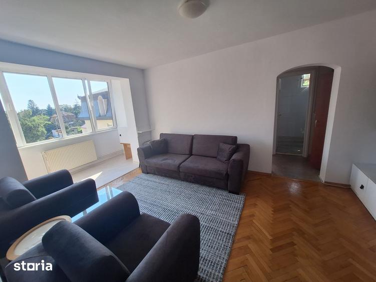 Apartament cu 3 camere în Badea Cârțan