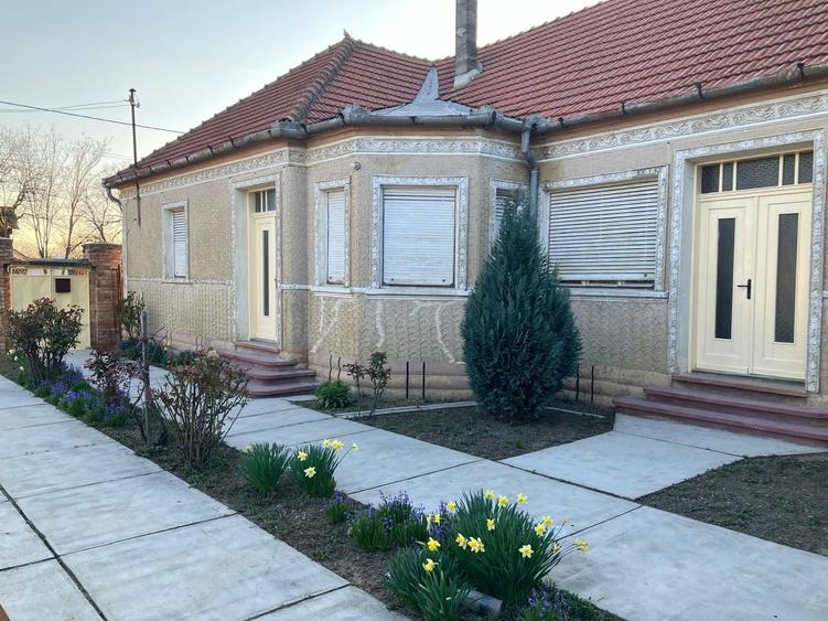 Casă cu 4 camere în Șimand