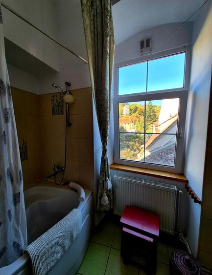 Apartament cu 2 camere semidecomandat în Centrul Istoric
