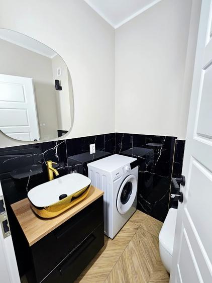 Apartament cu 3 camere semidecomandat în Florești