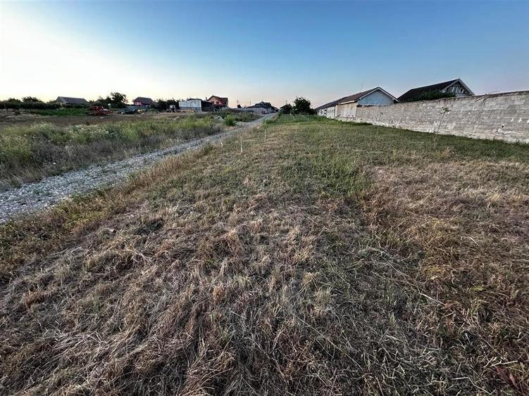 Teren Construcții intravilan de 1232 mp, în Cheriu
