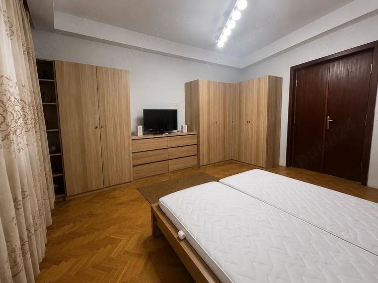Apartament cu 3 camere semidecomandat în Doamna Ghica