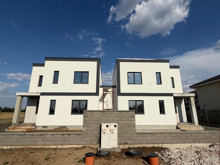 Apartament cu 3 camere decomandat în Giroc