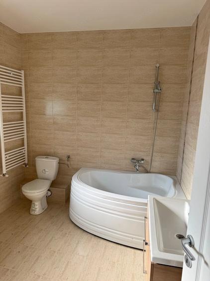 Casă cu 4 camere cu Teren 375 Mp în Central