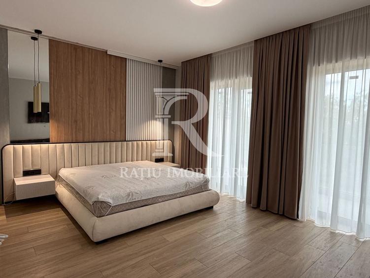 Casă cu 8 camere cu Canalizare în Sânmartin
