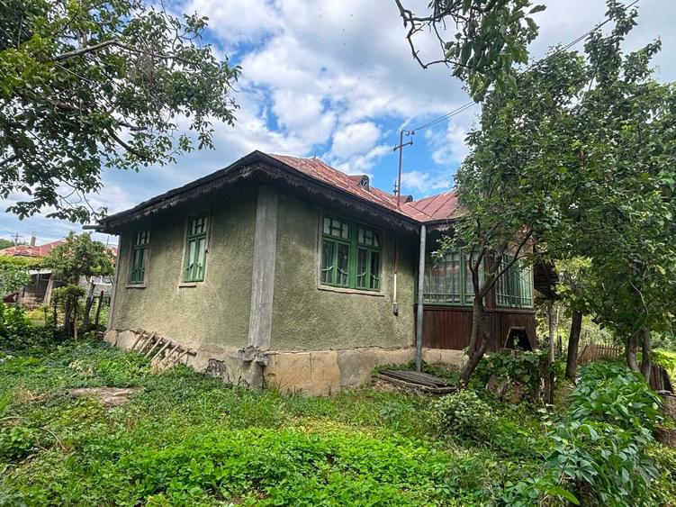 Casă cu 3 camere în Fințești
