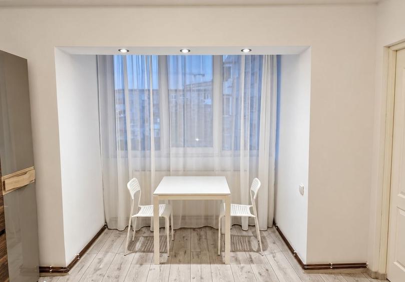 Apartament cu 2 camere semidecomandat, mobilat în Girocului