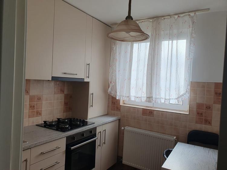 Apartament cu 2 camere decomandat în Romanilor
