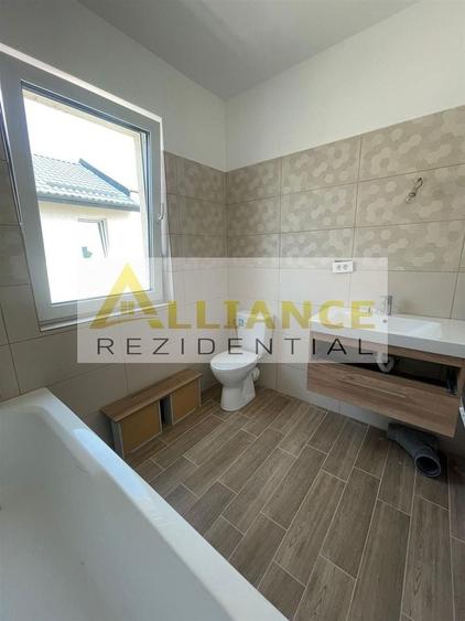 Casă individuală cu 4 camere decomandat cu Canalizare în Berceni