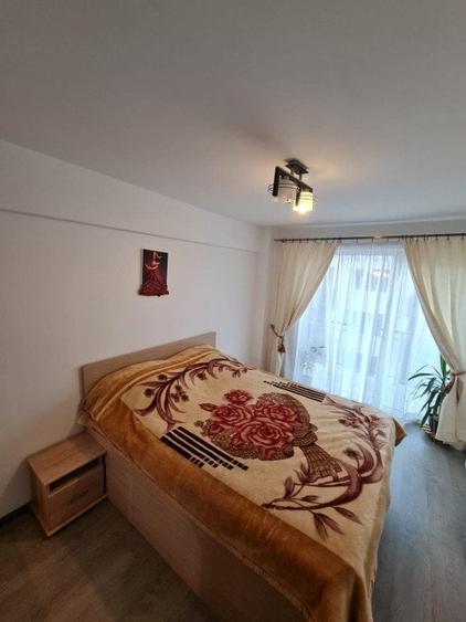 Apartament cu 4 camere semidecomandat, mobilat în Florești