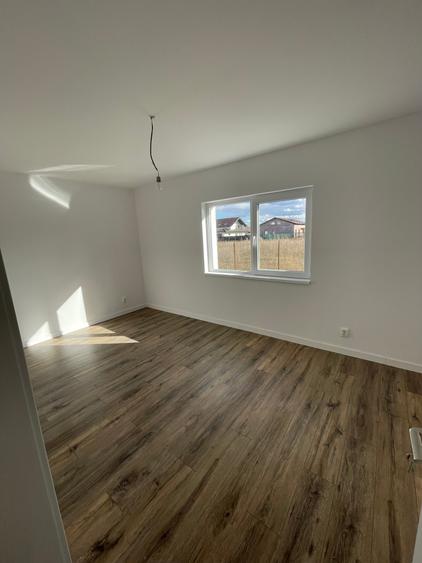 Casă individuală cu 5 camere cu Canalizare în Sânpetru