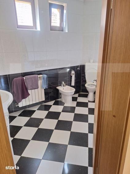 Casă cu 7 camere cu Teren 550 Mp în Central