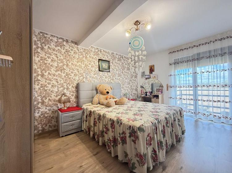 Duplex cu 4 camere cu Canalizare în Periferie