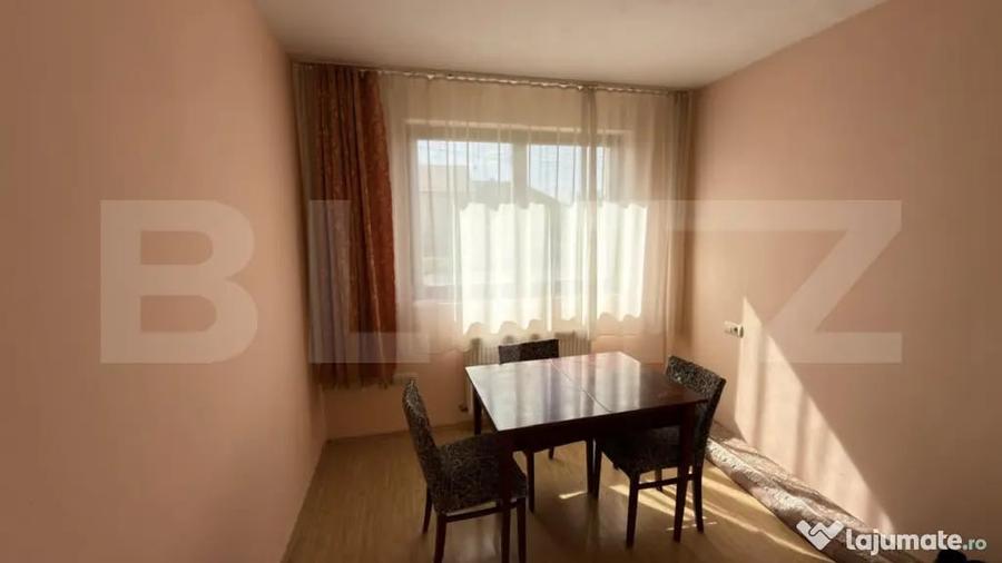 Apartament cu 3 camere decomandat în Careiului