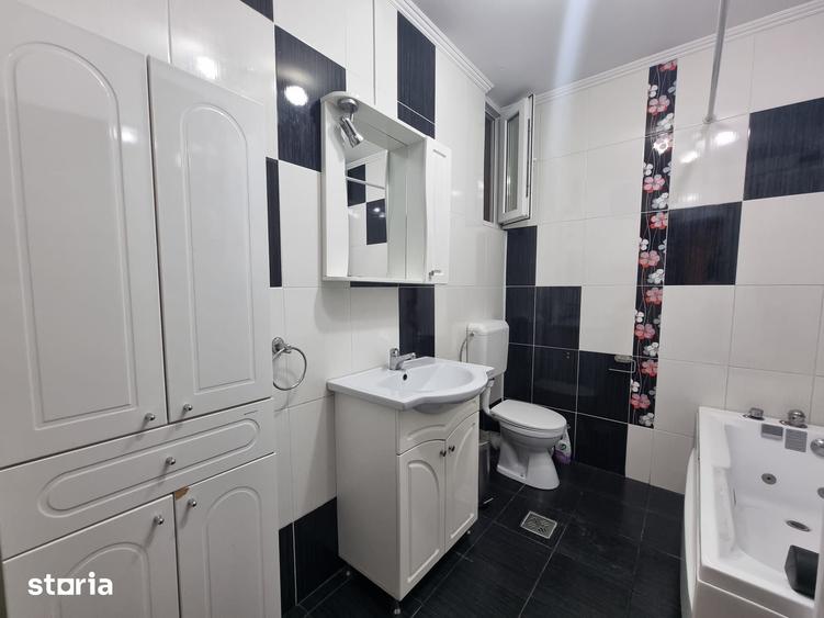 Casă cu 6 camere cu Teren 250 Mp în Central