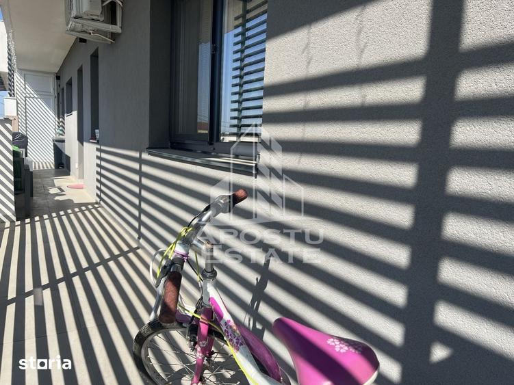 Apartament cu 3 camere semidecomandat în Ghiroda