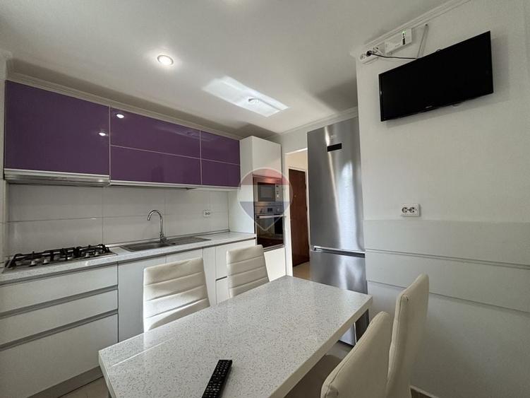Apartament cu 3 camere semidecomandat, mobilat în Apusului