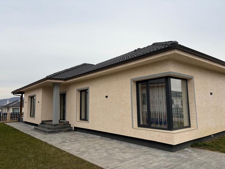 Casă cu 3 camere cu Teren 498 Mp în Exterior Vest