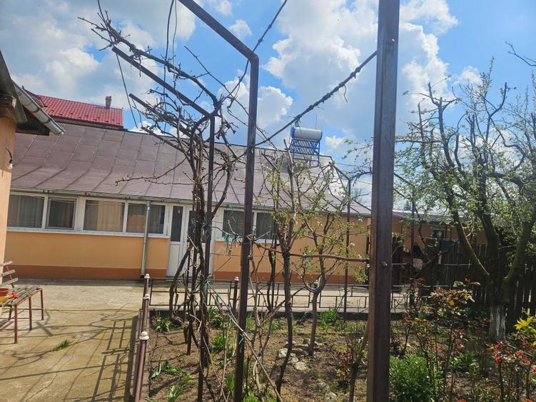 Casă cu 4 camere în Nanov