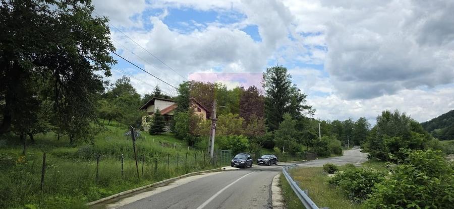 Casă cu 5 camere cu Teren 2200 Mp în Provița de Sus