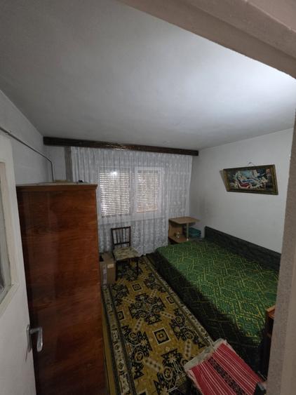 Apartament cu 3 camere nedecomandat în Sârbi