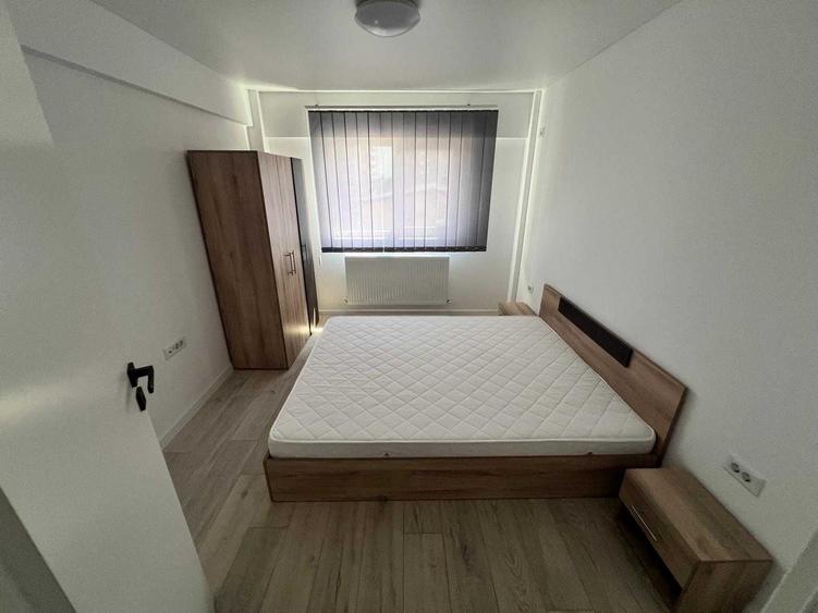 Apartament cu 3 camere decomandat în Titan