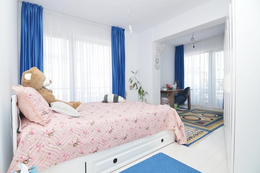 Apartament cu 3 camere semidecomandat, mobilat în Dobroești