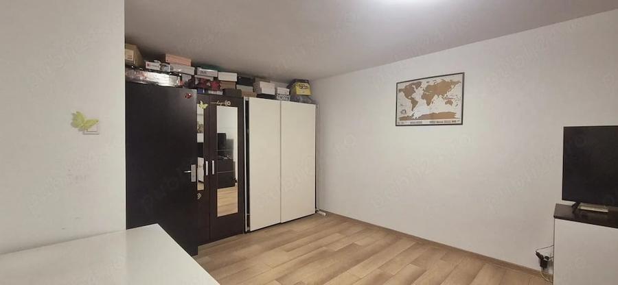 Garsonieră decomandată în Titan
