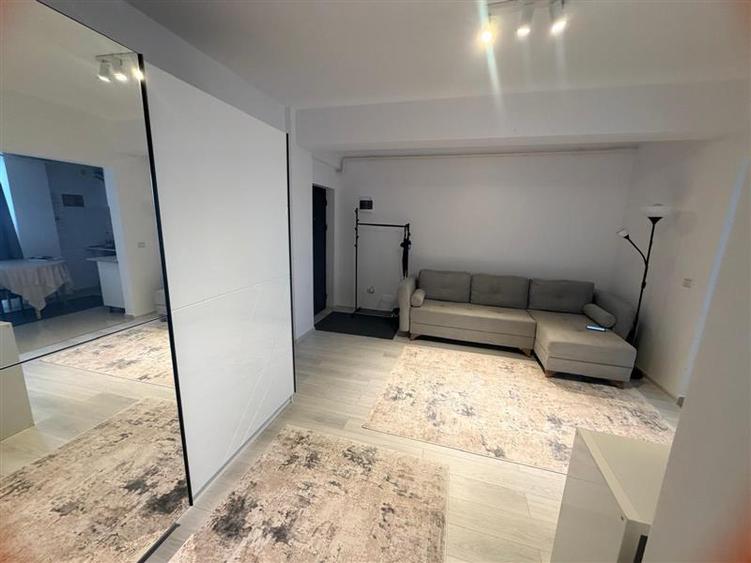 Apartament cu 2 camere decomandat în Aeroport