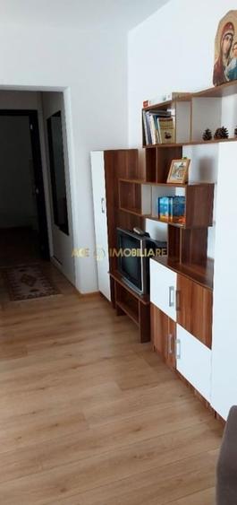 Apartament cu 2 camere semidecomandat, mobilat în Titan