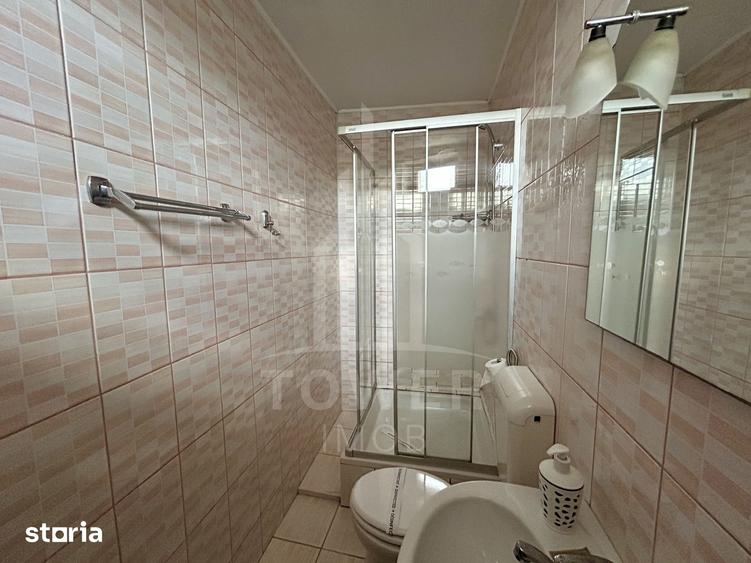 Spațiu comercial, de 890 mp, în Bazna