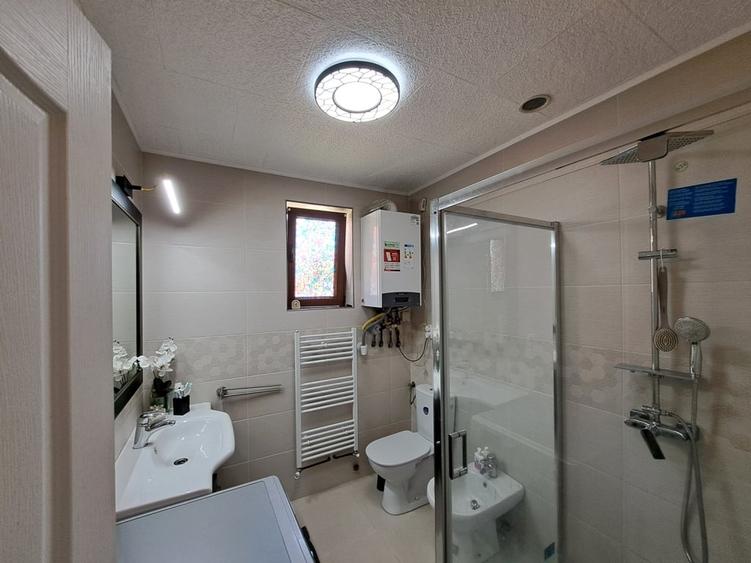 Casă individuală cu 3 camere cu Canalizare în Petelea