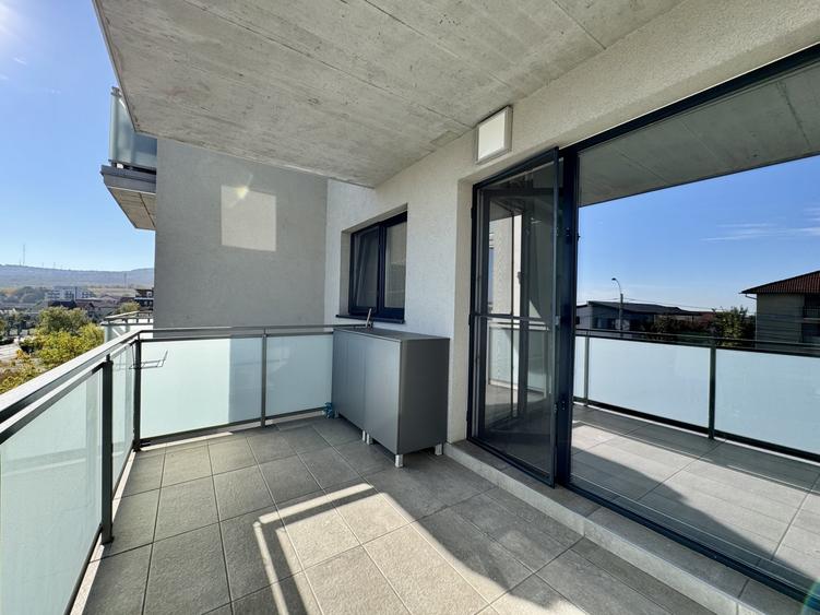 Apartament cu 2 camere semidecomandat, mobilat în Bună Ziua