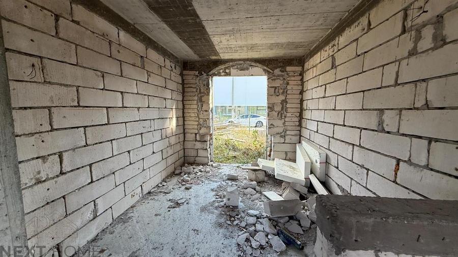 Casă cu 12 camere cu Teren 680 Mp în Podu Nărujei