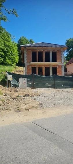 Casă cu Teren 925 Mp în Central