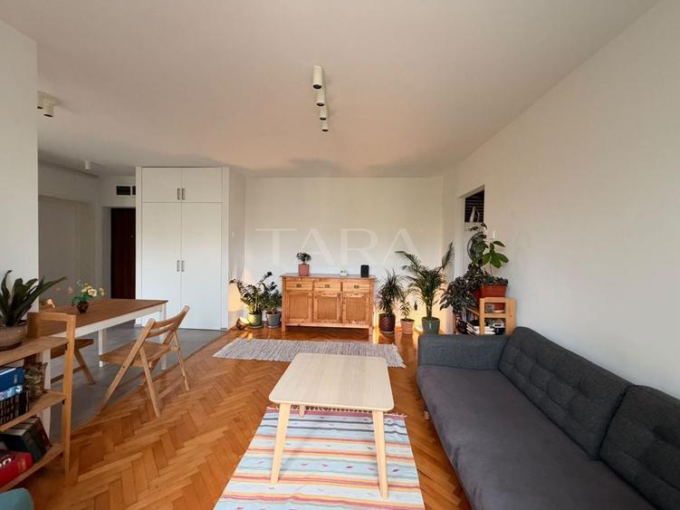 Apartament cu 3 camere semidecomandat, mobilat în Gheorgheni