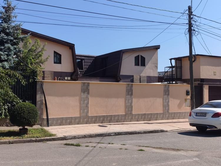 Casă cu 5 camere cu Canalizare în Km 4