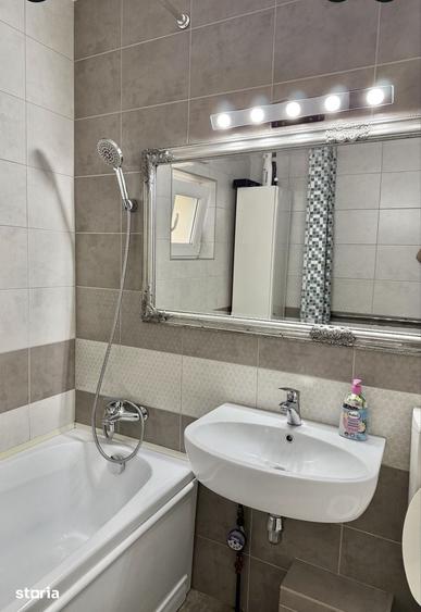 Apartament cu 4 camere decomandat în Între Lacuri