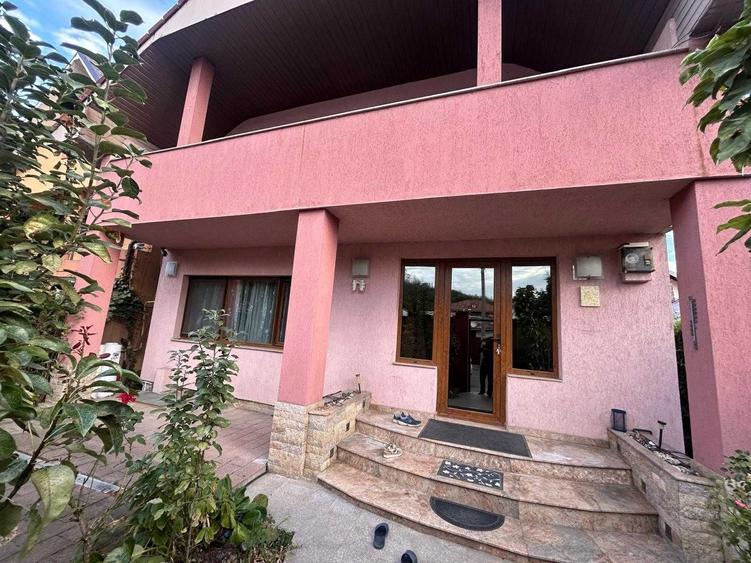 Casă cu 4 camere în Exterior Vest