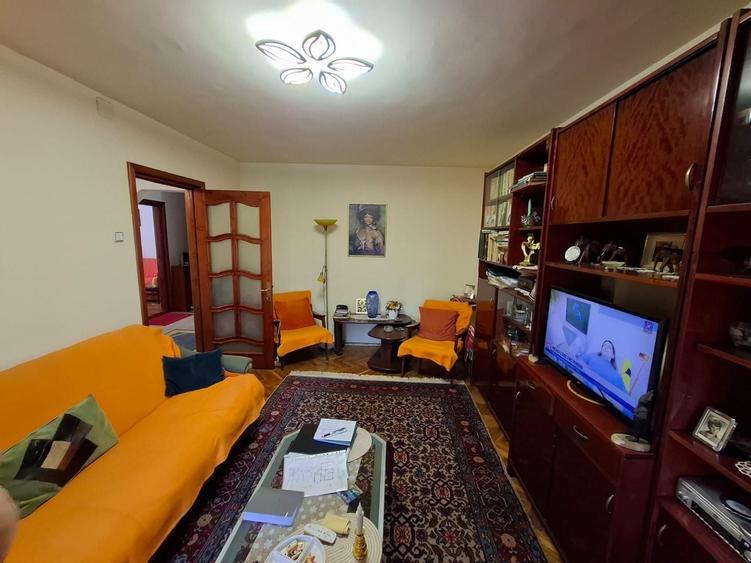 Apartament cu 3 camere decomandat, mobilat în Tomis Nord