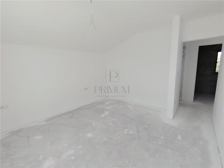 Duplex cu 3 camere cu Canalizare în Albina
