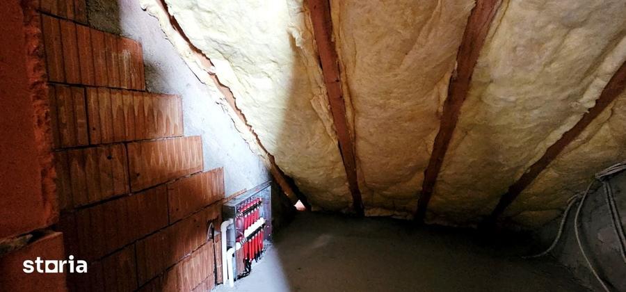 Casă cu 5 camere cu Teren 300 Mp în Vidra
