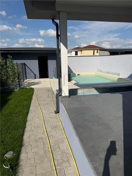Duplex cu 5 camere cu Teren 325 Mp în Chișoda
