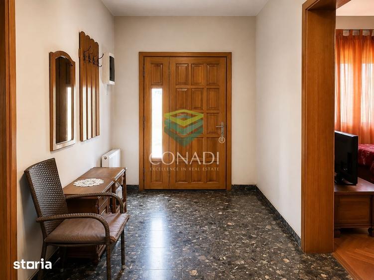 Casă cu 7 camere cu Teren 1875 Mp în Central