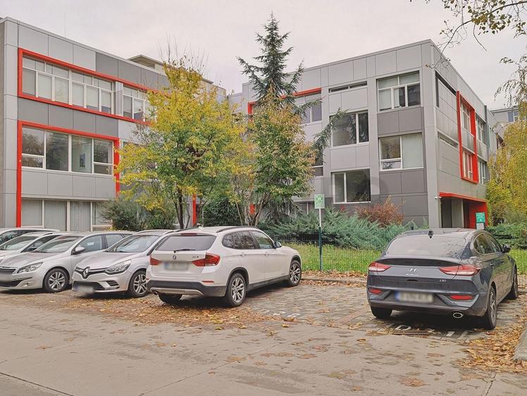 Birou, de 600 mp, în Militari